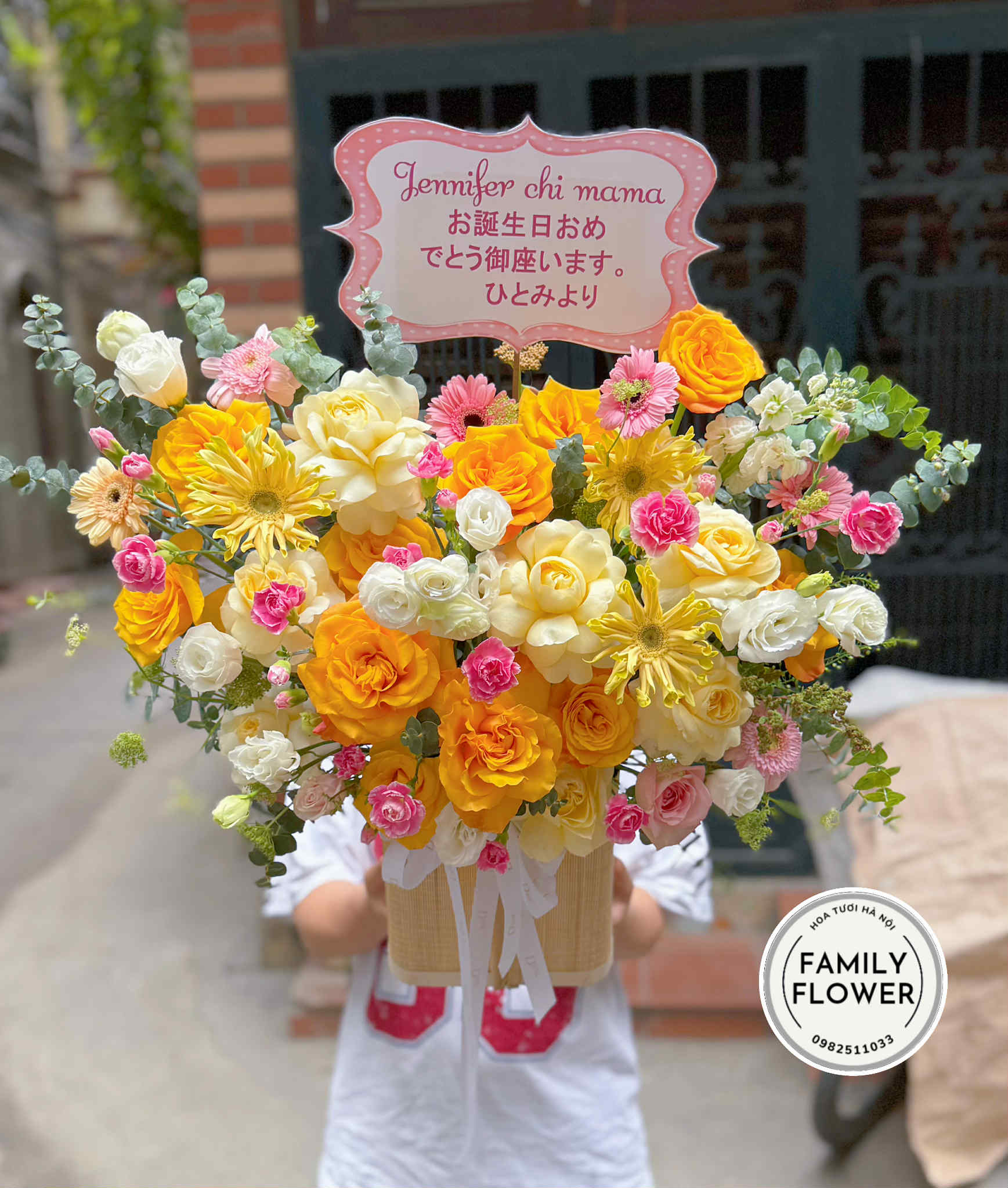 Lẵng hoa tone vàng cam tặng chúc mừng sinh nhật Hà Nội