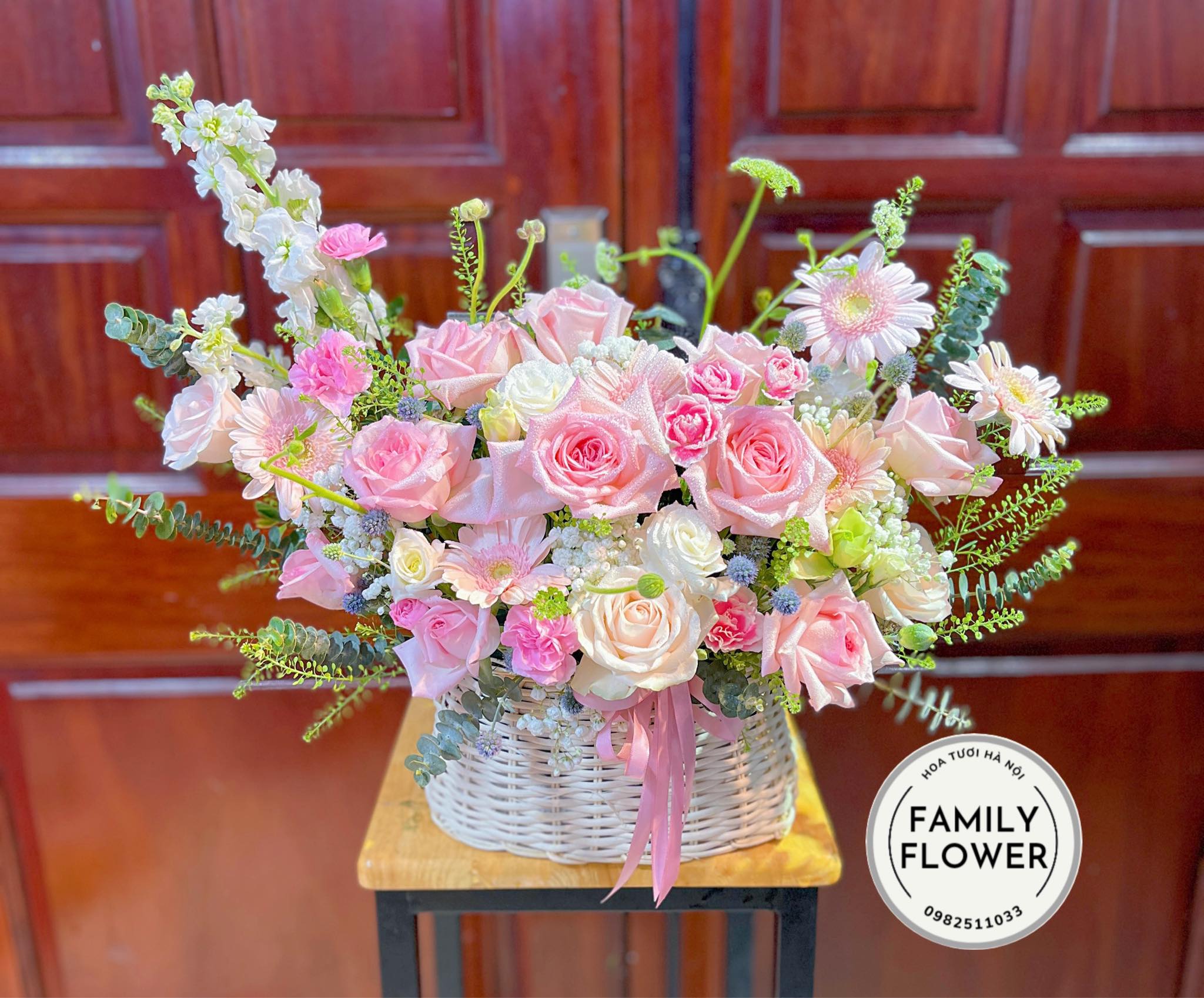 Lẵng hoa tone hồng tặng chúc mừng tại Ba Đình Hà Nội ! Mua hoa tươi online Hà Nội