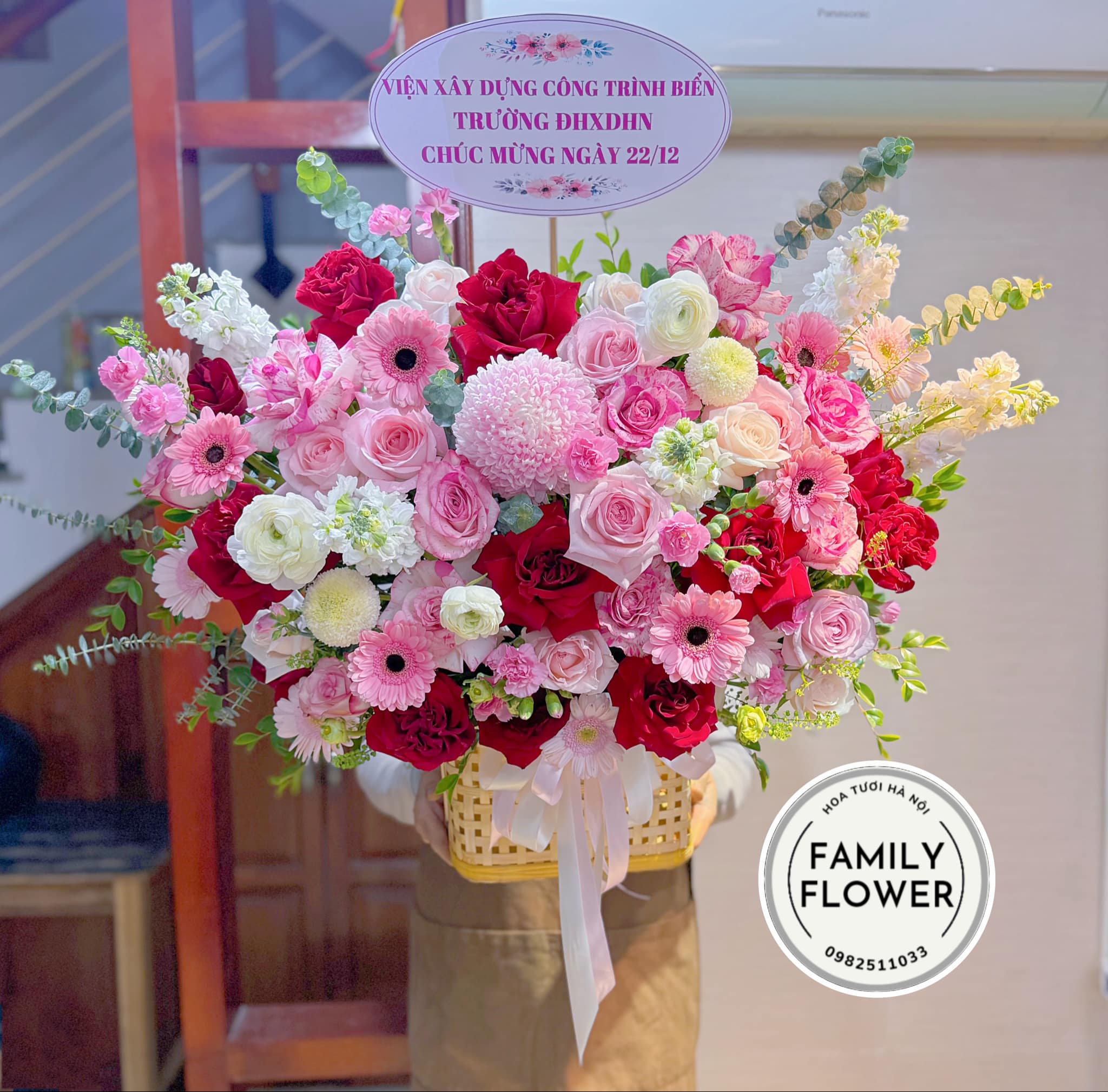 Lẵng hoa chúc mừng ngày thành lập quân đội nhân dân Việt Nam 22/ 12 ở Hà Nội
