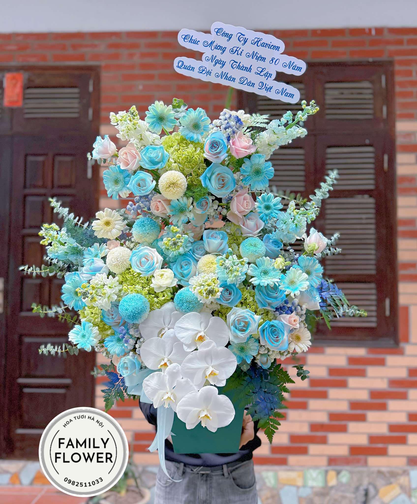 Lẵng hoa 2 tầng xanh dương chúc mừng ngày thành lập quân đội nhân dân Việt Nam ở Hà Nội