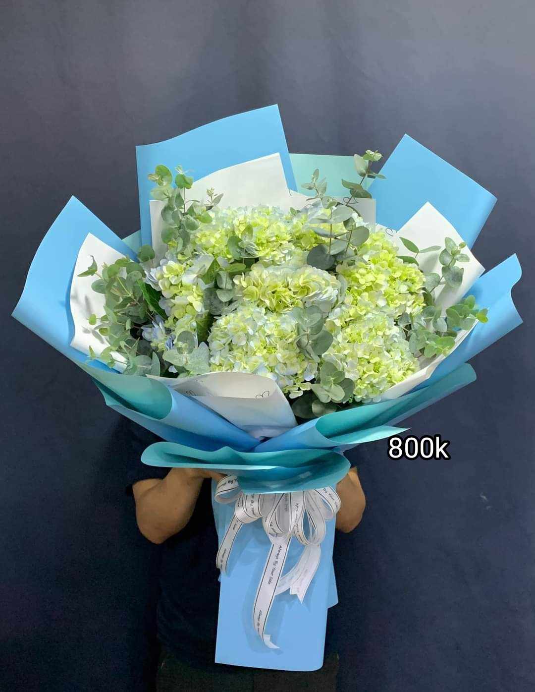 Những bó hoa tươi với nhiều tone màu sắc khác nhau để tặng nhân dịp 20/10 tại Hà Nội