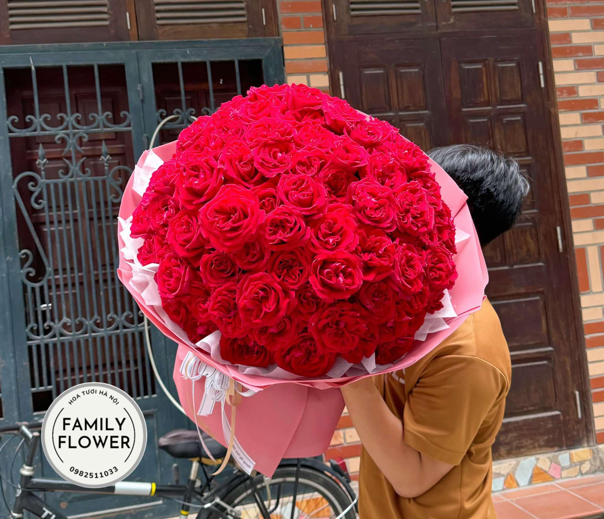 Bó hoa 100 bông hồng tặng vợ ở quận Ba Đình Hà Nội ! Bó hoa 100 bông Bó hoa 100 bông hồn tặng vợ ở quận Ba Đình Hà Nội ! Bó hoa 100 bông