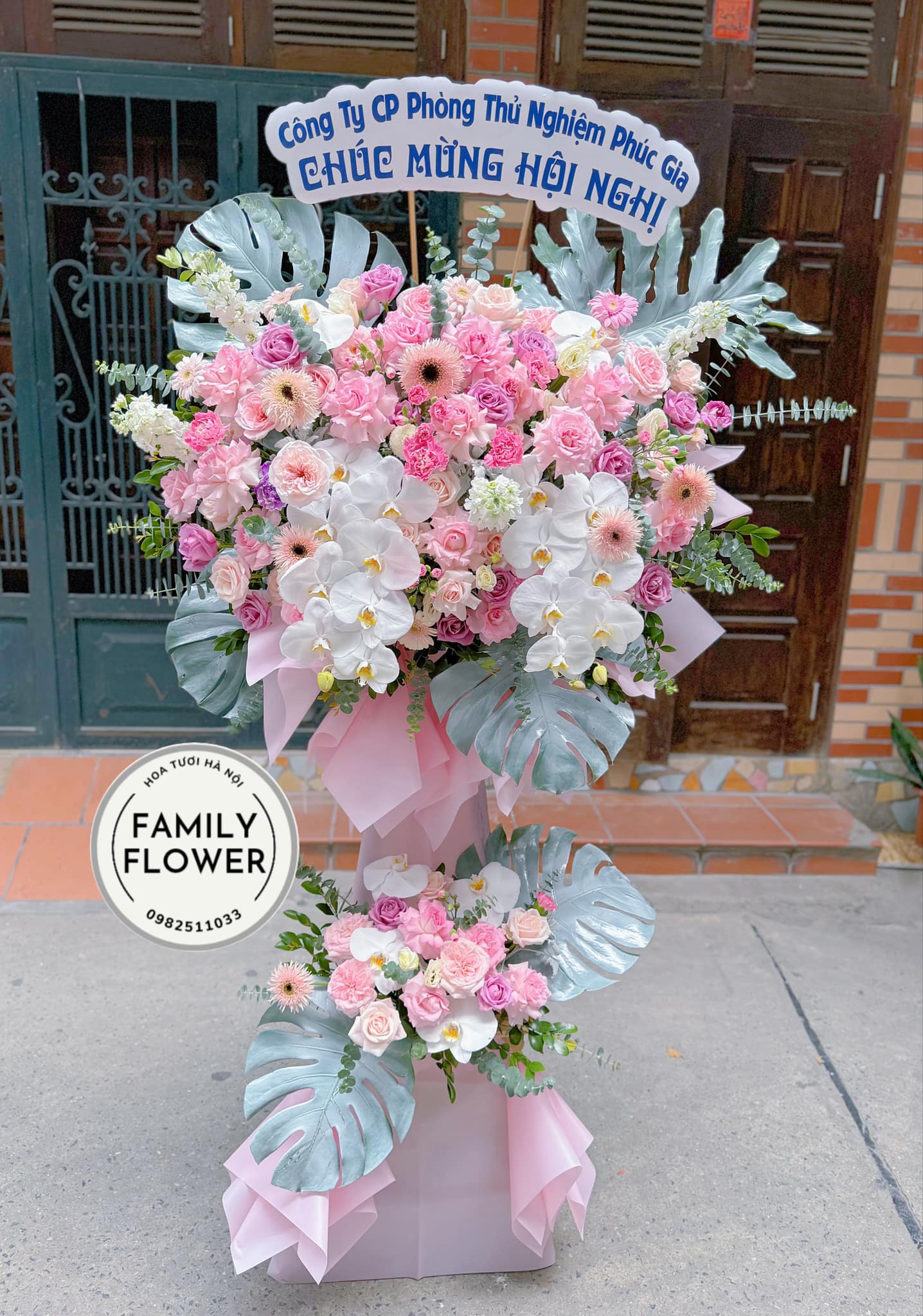 Cây hoa 2 tầng chúc mừng hội nghị ở quận Cầu Giấy Ba Đình Hà Nội. Hoa Hội nghị