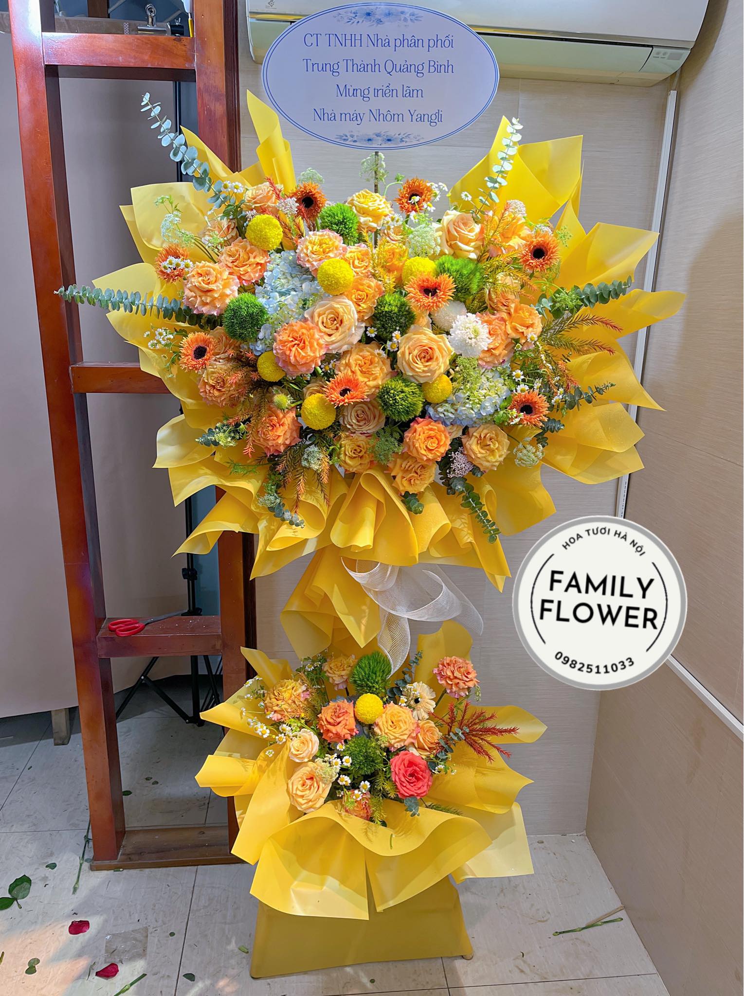 Kệ hoa tone vàng rực rỡ tặng khai trương , tân gia , chúc mừng sinh nhật công ty ở Ba Đình Hà Nội