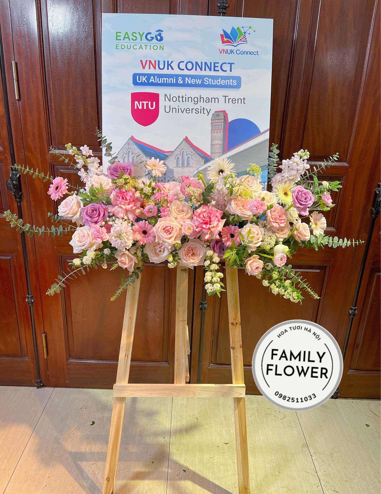 Kệ hoa khung tranh tặng khai trương , triển lãm ở quận Cầu Giấy, Ba Đình Hà Nội