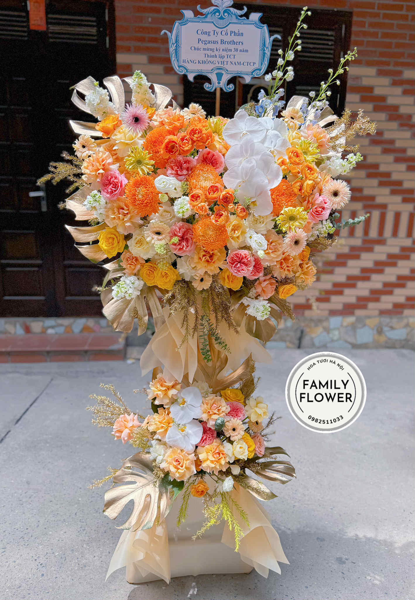 Kệ hoa tone vàng tặng chúc mừng khai trương công ty tại Hà Nội