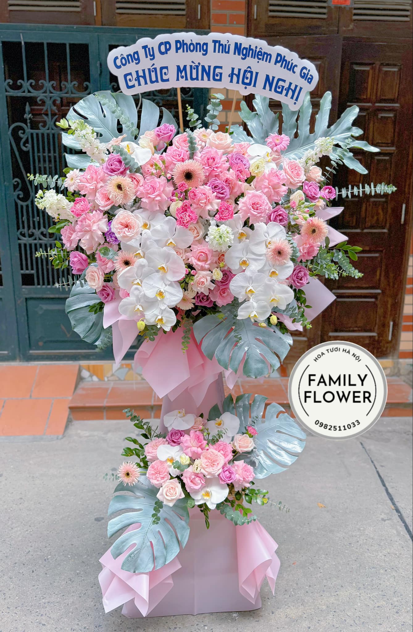 Cây hoa 2 tầng chúc mừng hội nghị ở quận Cầu Giấy Ba Đình Hà Nội. Hoa Hội nghị