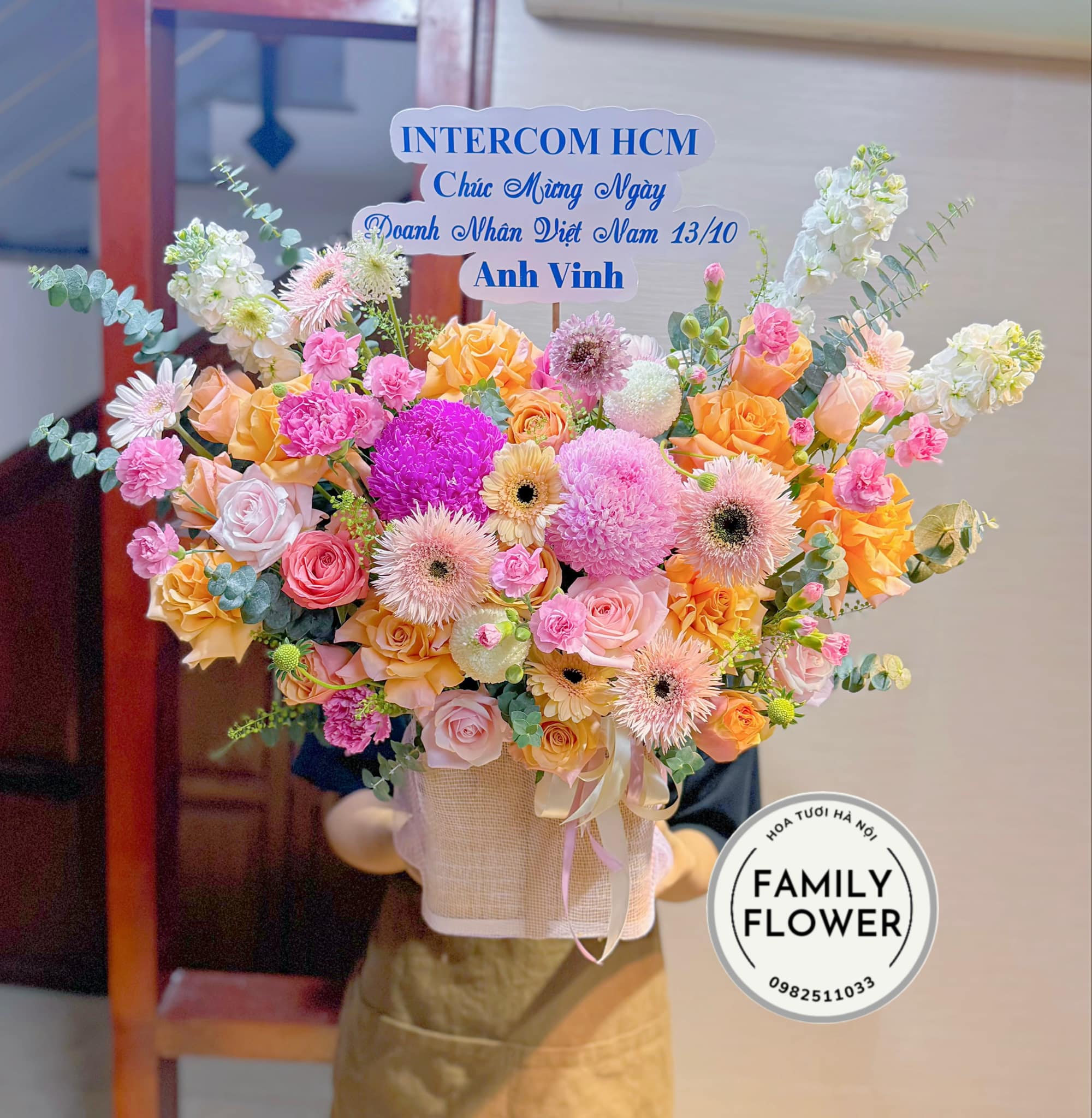 Lẵng hoa tone cam hồng tặng chúc mừng ngày 20/10 tại Ba Đình Hà Nội ! Mua hoa 20/10 tại Hà Nội ! Mua hoa online Tại Hà Nội