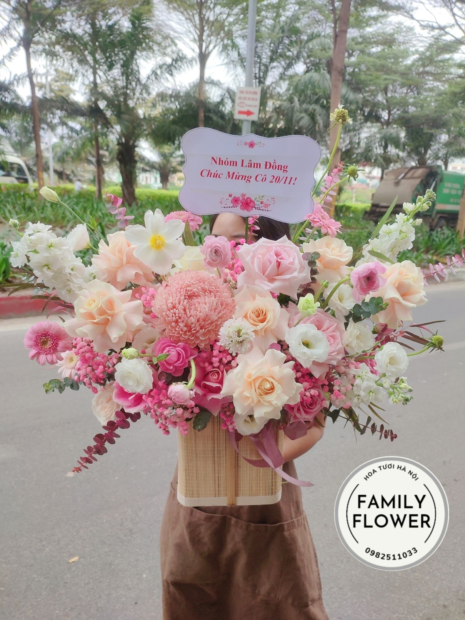 Lẵng hoa đẹp tặng sinh nhật màu hồng xinh xắn tại Hà Nội