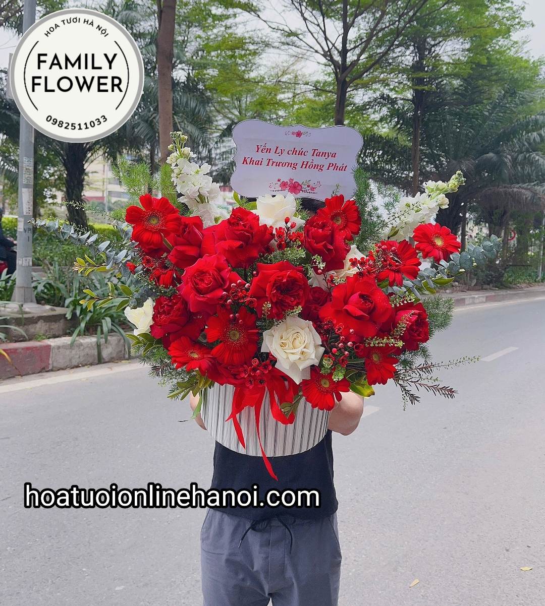 Lẵng hoa tone đỏ chúc mừng sinh nhật tại Hà Nội.