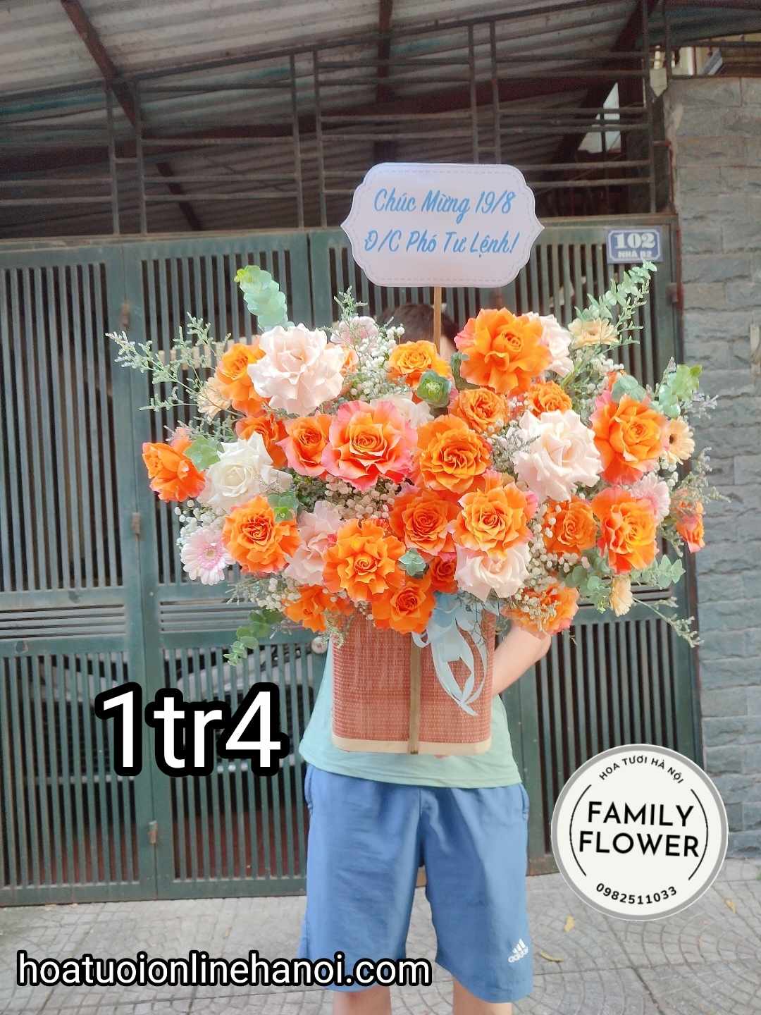 Các lẵng hoa tươi với nhiều tone màu khác nhau tặng 20/10 tại Hà Nội