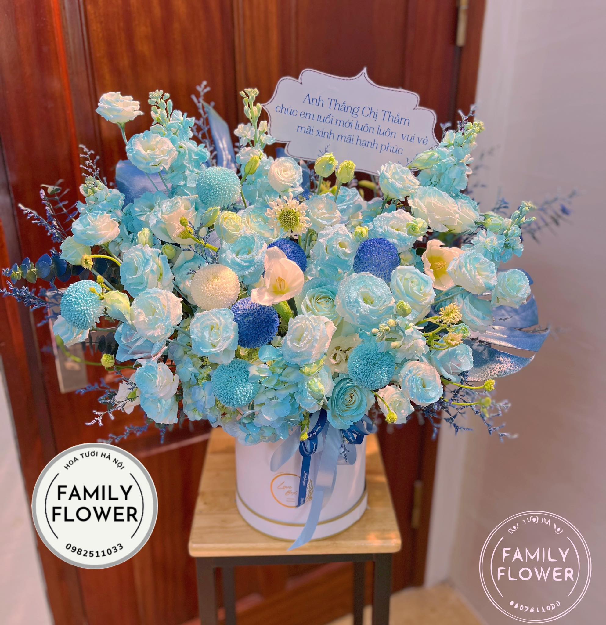 Hộp hoa xanh dương tặng ngày nhà giáo Việt Nam 20 tháng 11 ở Hà Nội, hoa tươi Hà Nội