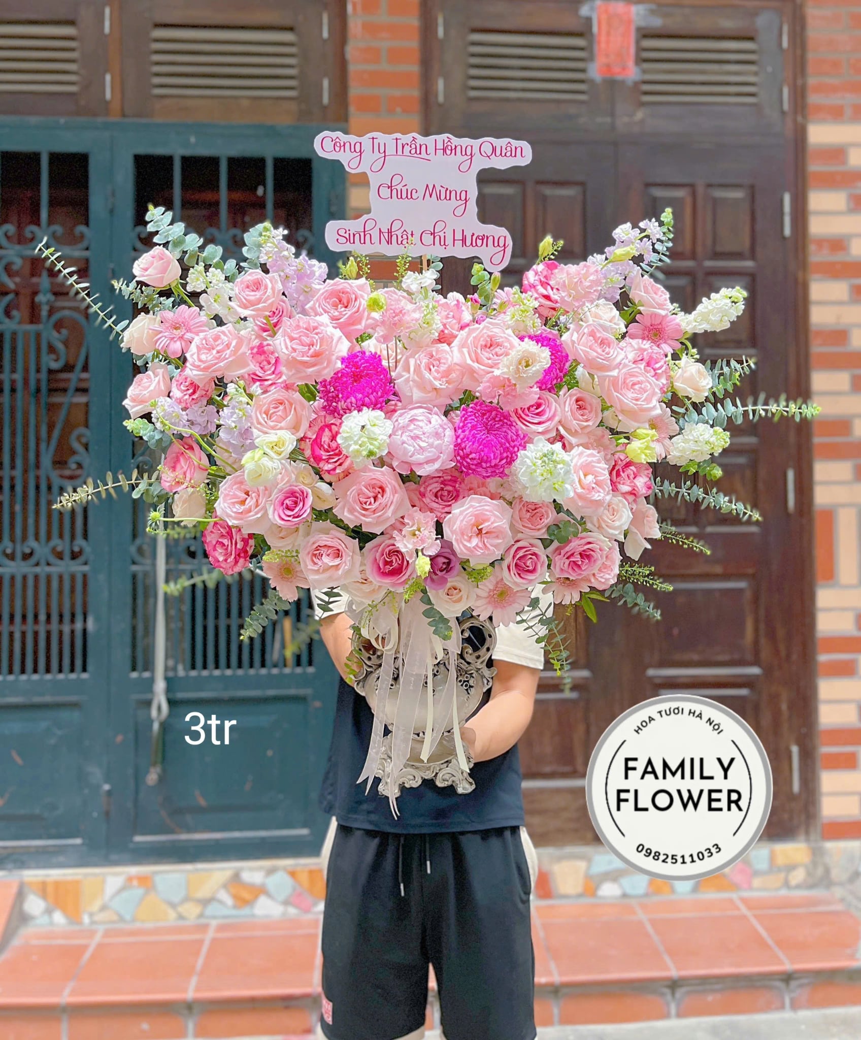 Gợi ý những mẫu bình hoa sang trọng tặng chúc mừng sếp, mẹ, vợ,... nhân ngày 8/3 tại Hà Nội ! Bình hoa tươi Hà Nội ! Hoa tươi tại nhà Family Flower