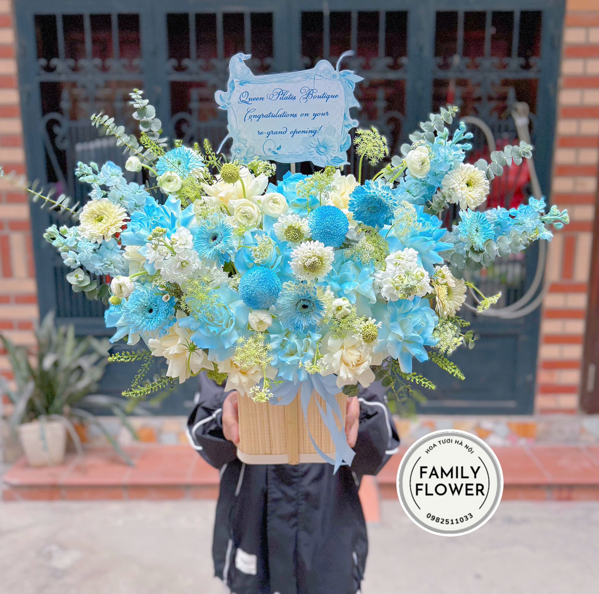 Lẵng hoa xanh dương chúc mừng khai trương quận Tây Hồ ! Hoa khai trương Tây Hồ