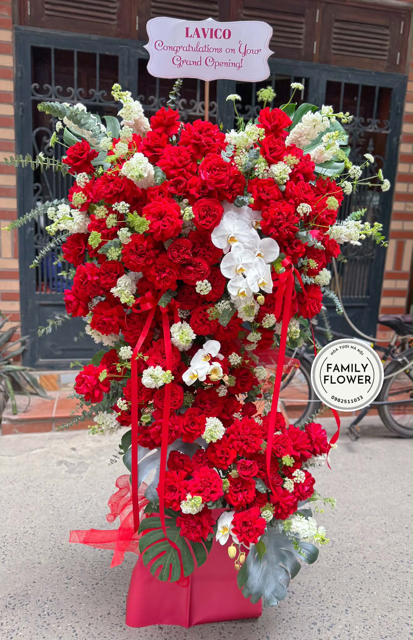 Kệ hoa hồng đỏ chúc mừng khai trương hồng phát ! Mua hoa tươi Hà Nội family flower hoa khai trương Hà Nội