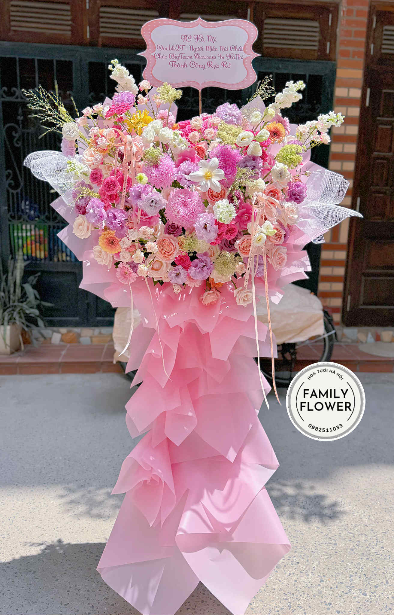 Kệ hoa tone hồng tặng chúc mừng Hà Nội