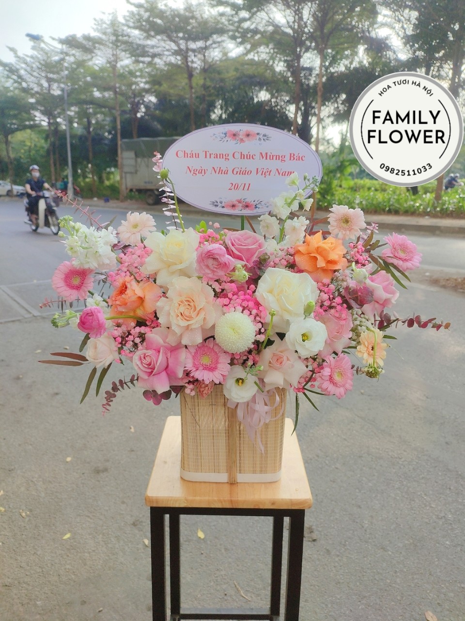 Lẵng hoa chúc mừng 20/11 tone hồng ngọt ngào - Lẵng hoa chúc mừng đẹp cao cấp tại quận Cầu Giấy