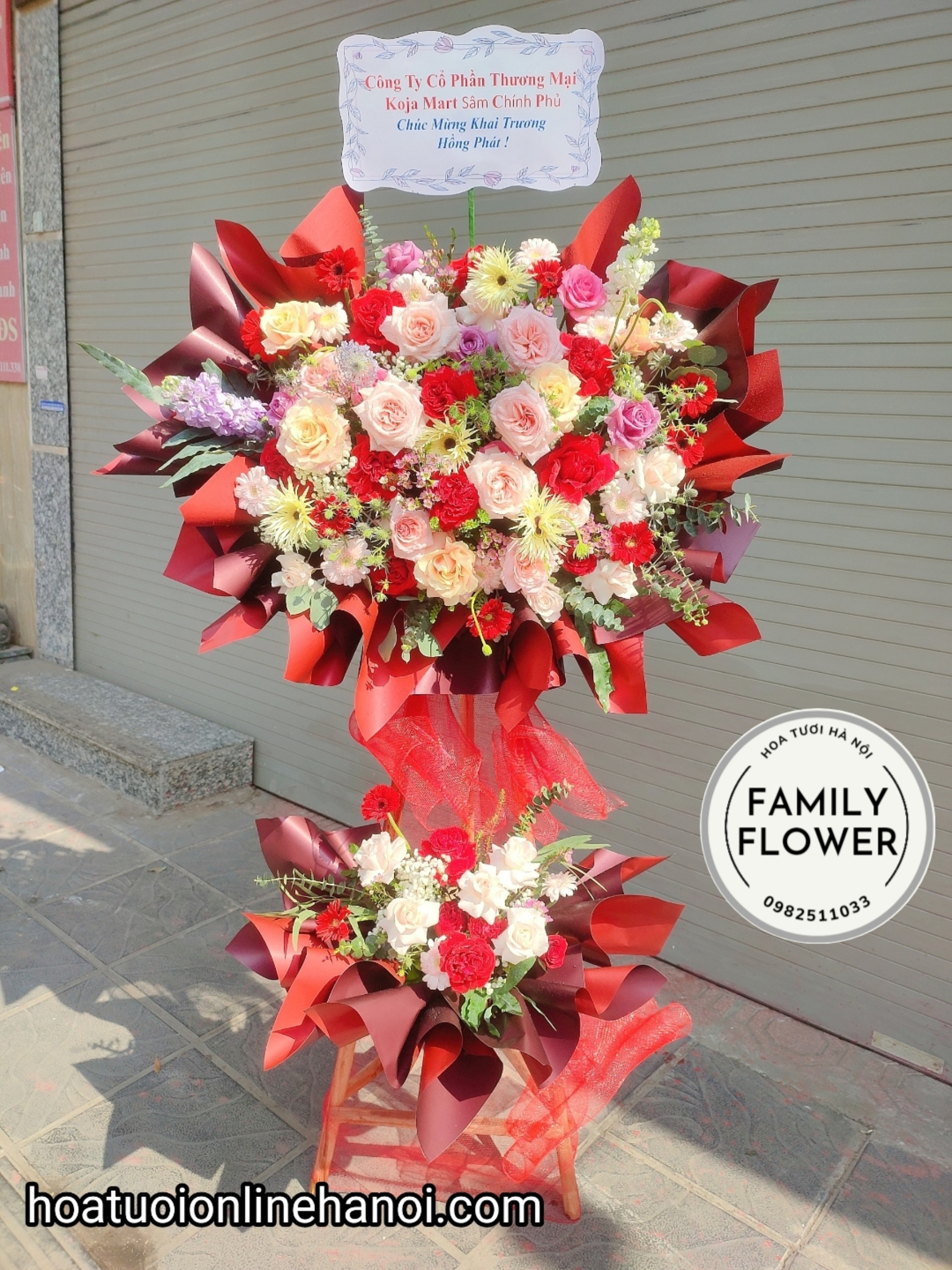 Kệ hoa hồng đỏ 2 tầng chúc mừng khai trương tại Cầu Giấy - Đống Đa - Hà Nội