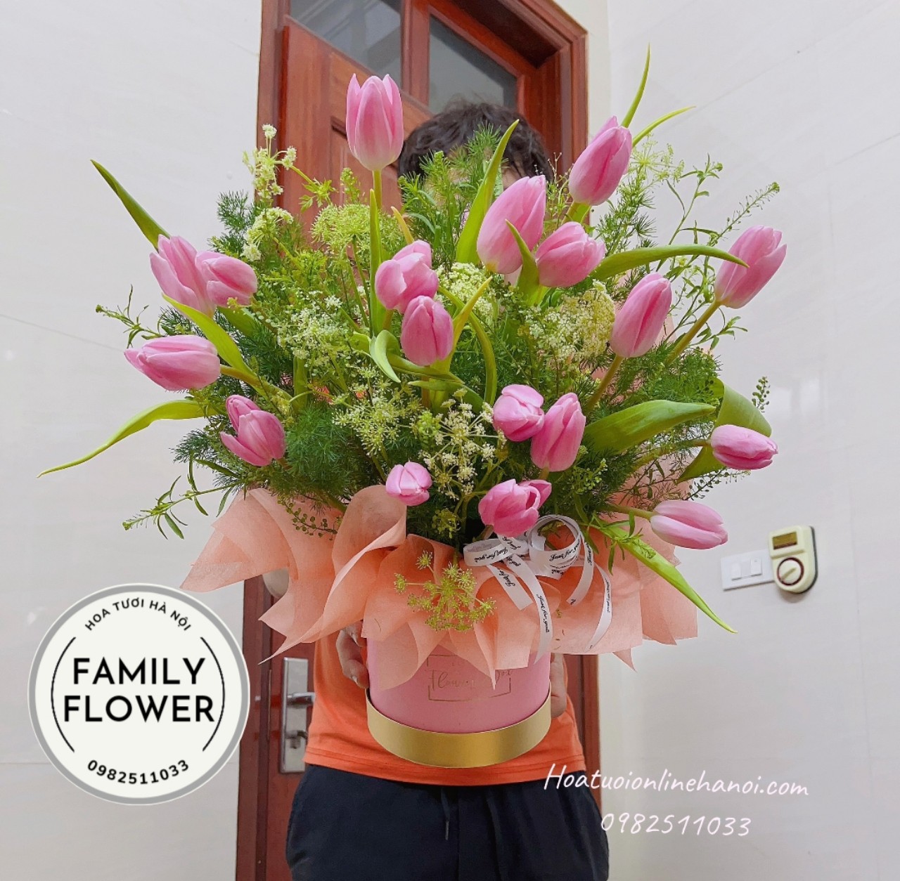 Lẵng hoa tulip hồng  tại Cầu Giấy - Hà Nội.