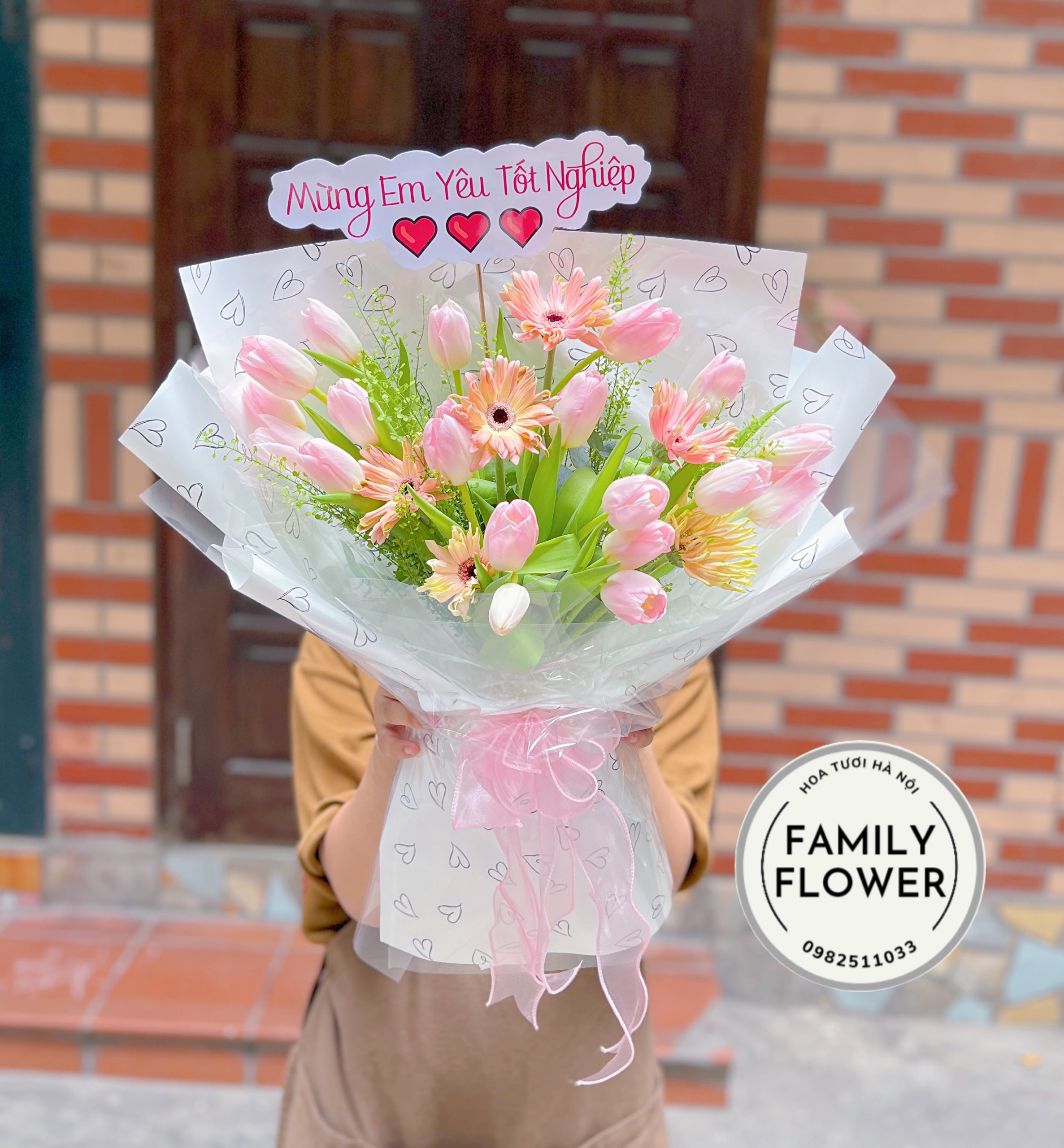 Bó hoa tulip tặng tốt nghiệp , sinh nhật người yêu quận Cầu Giấy , Thanh xuân Hà Nội ! Hoa tươi Thanh Xuân