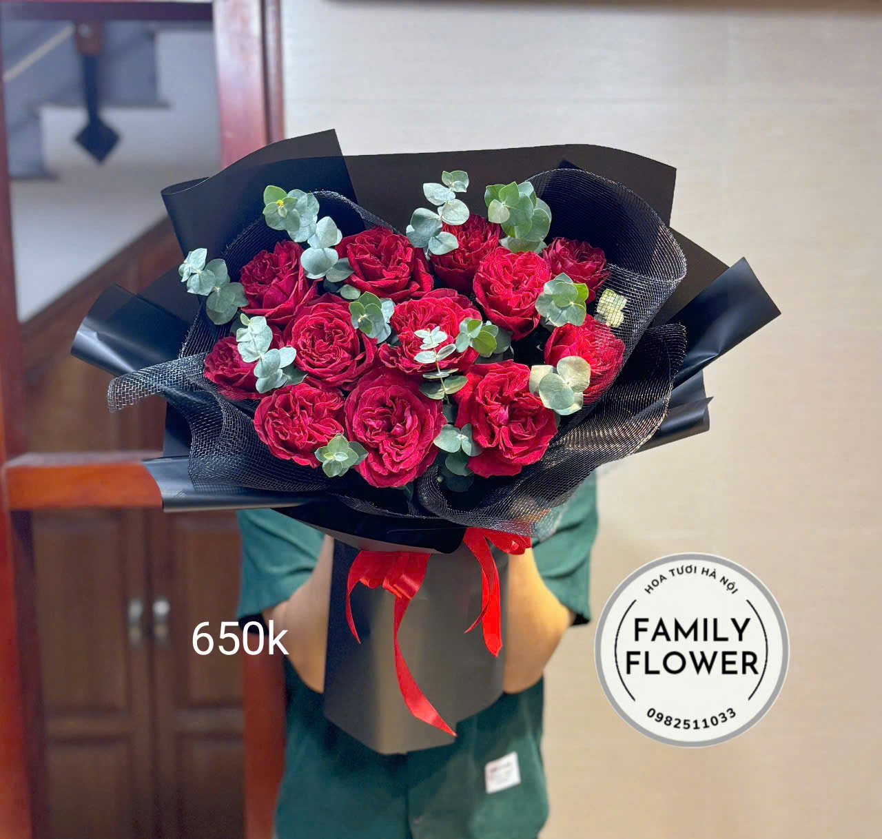 Các mẫu hoa hồng đỏ tặng người yêu, vợ, mẹ,...nhân dịp 8/3 ở Hà Nội ! Bó hồng đỏ tặng chúc mừng ! Mua hoa online tại Hà Nội của nhà Family Flower