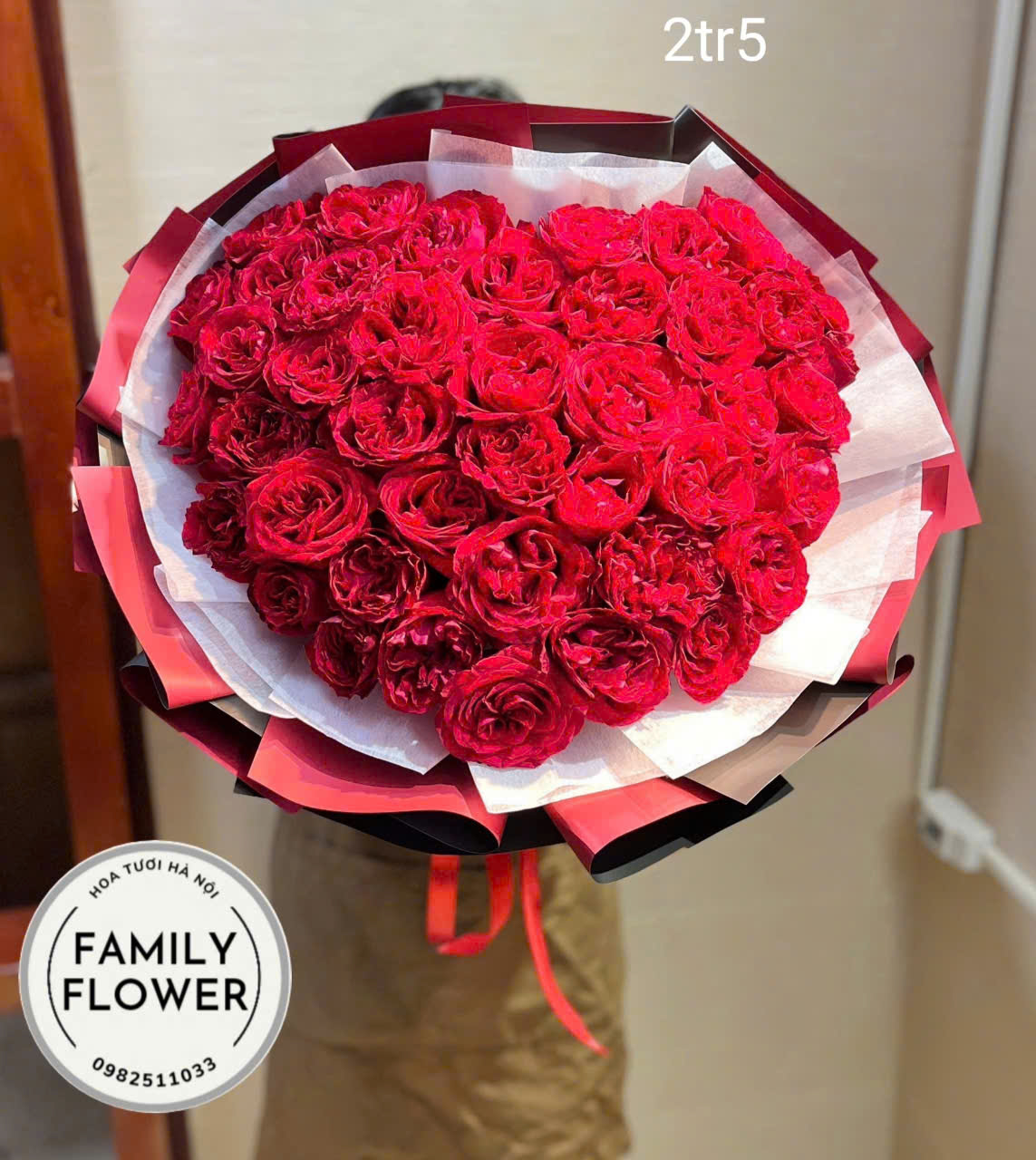 Các mẫu hoa hồng đỏ tặng người yêu, vợ, mẹ,...nhân dịp 8/3 ở Hà Nội ! Bó hồng đỏ tặng chúc mừng ! Mua hoa online tại Hà Nội của nhà Family Flower