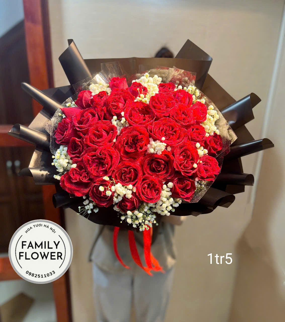 Các mẫu hoa hồng đỏ tặng người yêu, vợ, mẹ,...nhân dịp 8/3 ở Hà Nội ! Bó hồng đỏ tặng chúc mừng ! Mua hoa online tại Hà Nội của nhà Family Flower