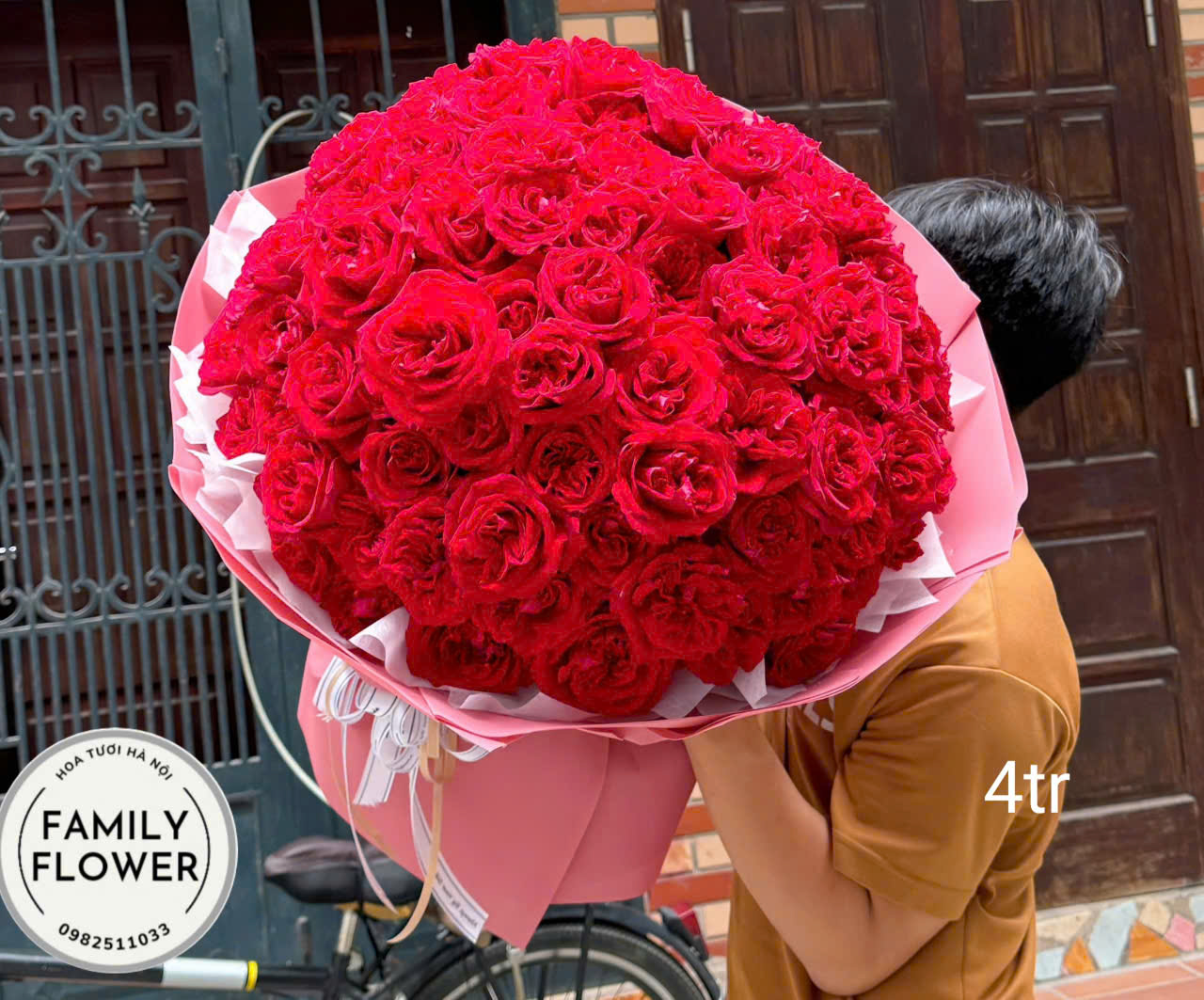 Các mẫu hoa hồng đỏ tặng người yêu, vợ, mẹ,...nhân dịp 8/3 ở Hà Nội ! Bó hồng đỏ tặng chúc mừng ! Mua hoa online tại Hà Nội của nhà Family Flower