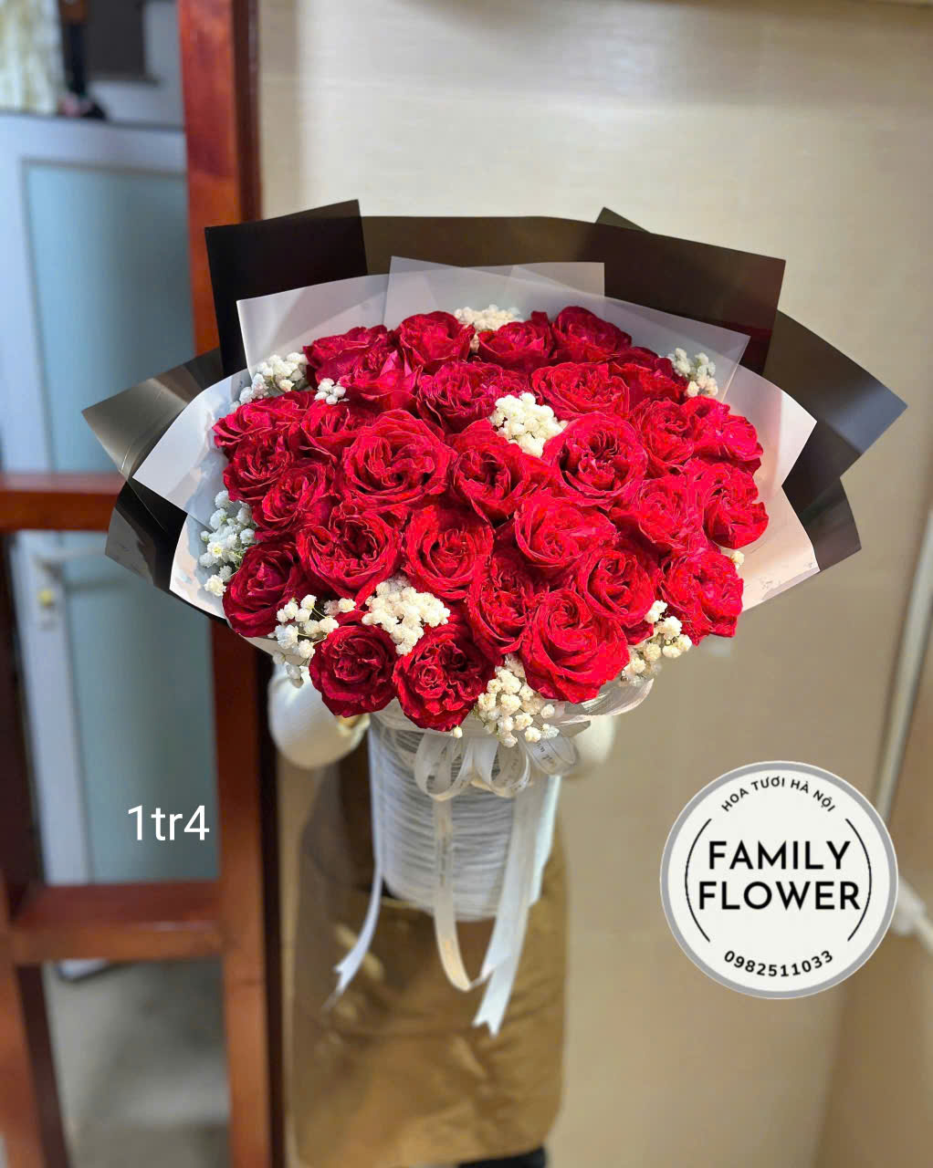Các mẫu hoa hồng đỏ tặng người yêu, vợ, mẹ,...nhân dịp 8/3 ở Hà Nội ! Bó hồng đỏ tặng chúc mừng ! Mua hoa online tại Hà Nội của nhà Family Flower
