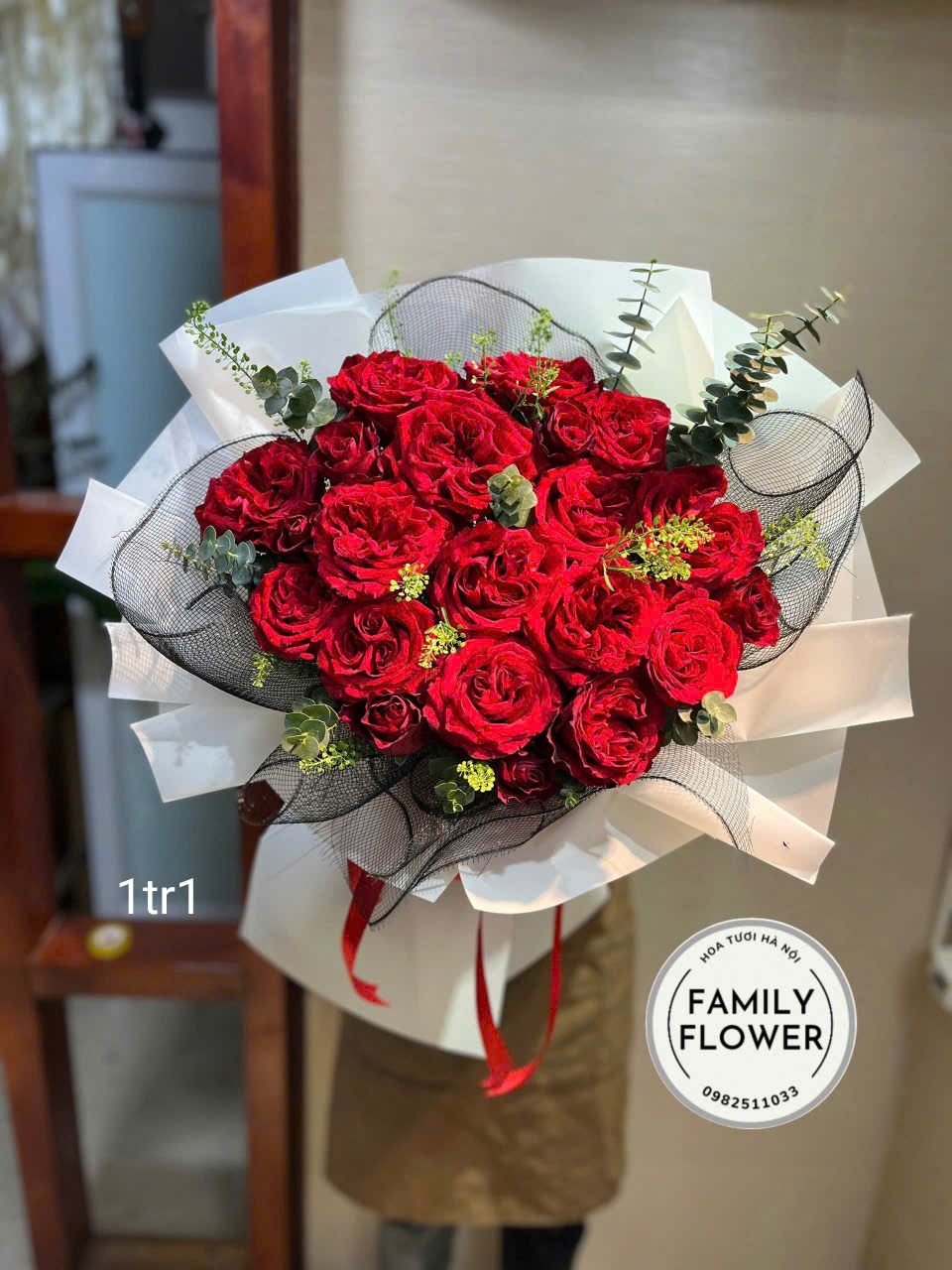 Các mẫu hoa hồng đỏ tặng người yêu, vợ, mẹ,...nhân dịp 8/3 ở Hà Nội ! Bó hồng đỏ tặng chúc mừng ! Mua hoa online tại Hà Nội của nhà Family Flower