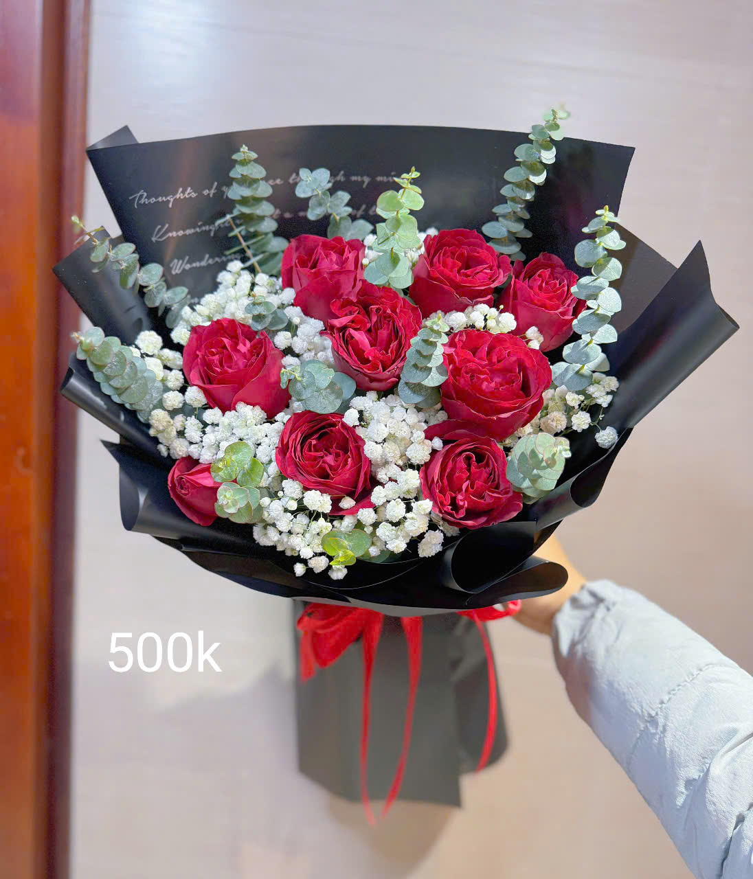 Các mẫu hoa hồng đỏ tặng người yêu, vợ, mẹ,...nhân dịp 8/3 ở Hà Nội ! Bó hồng đỏ tặng chúc mừng ! Mua hoa online tại Hà Nội của nhà Family Flower