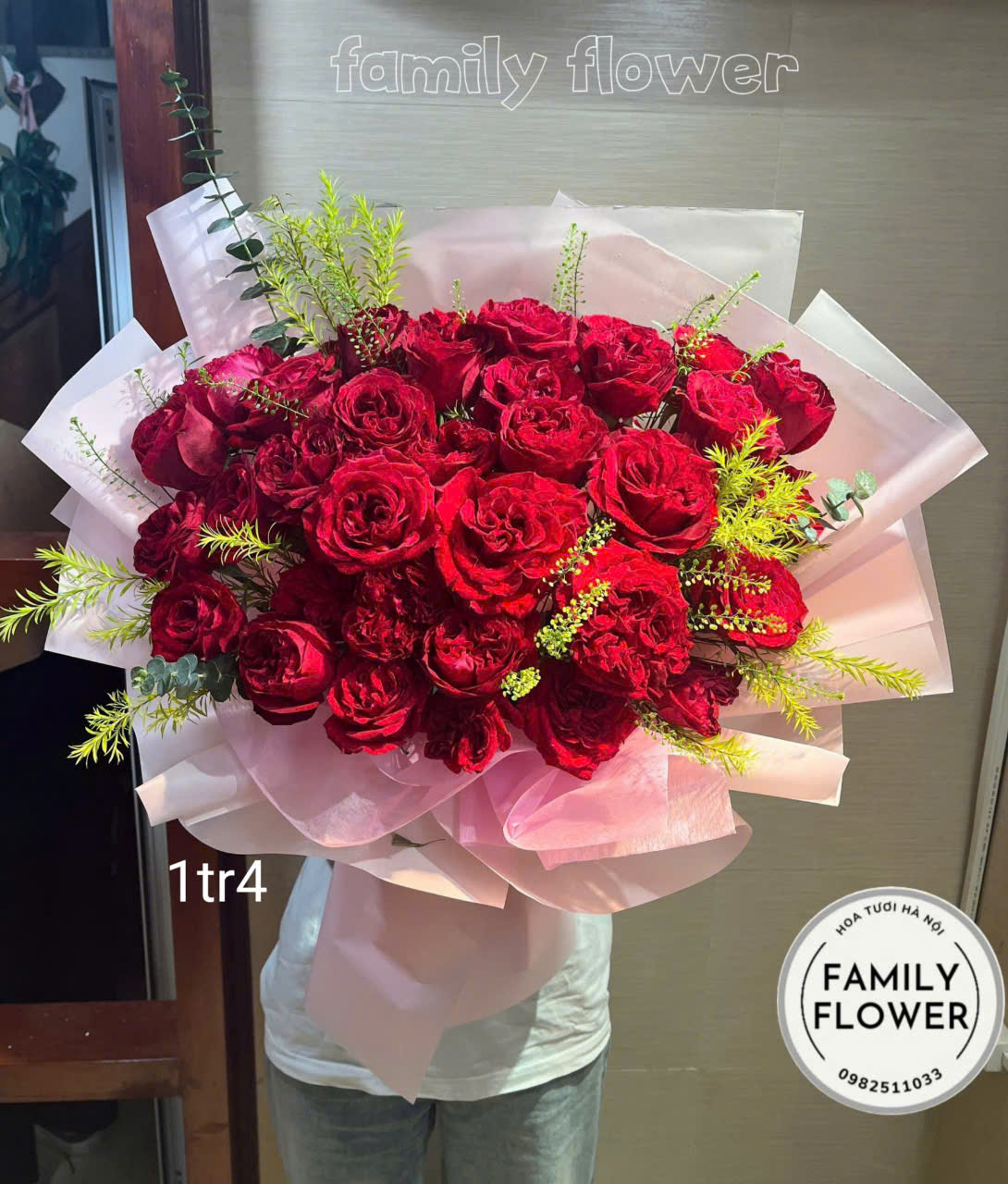 Các mẫu hoa hồng đỏ tặng người yêu, vợ, mẹ,...nhân dịp 8/3 ở Hà Nội ! Bó hồng đỏ tặng chúc mừng ! Mua hoa online tại Hà Nội của nhà Family Flower