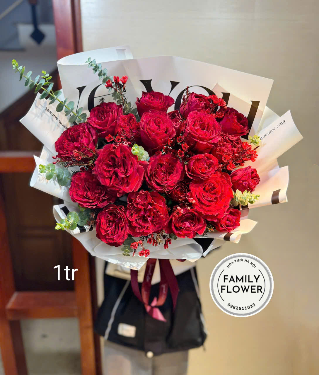 Các mẫu hoa hồng đỏ tặng người yêu, vợ, mẹ,...nhân dịp 8/3 ở Hà Nội ! Bó hồng đỏ tặng chúc mừng ! Mua hoa online tại Hà Nội của nhà Family Flower