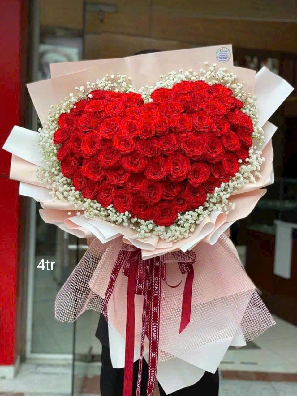 Các mẫu hoa hồng đỏ tặng người yêu, vợ, mẹ,...nhân dịp 8/3 ở Hà Nội ! Bó hồng đỏ tặng chúc mừng ! Mua hoa online tại Hà Nội của nhà Family Flower