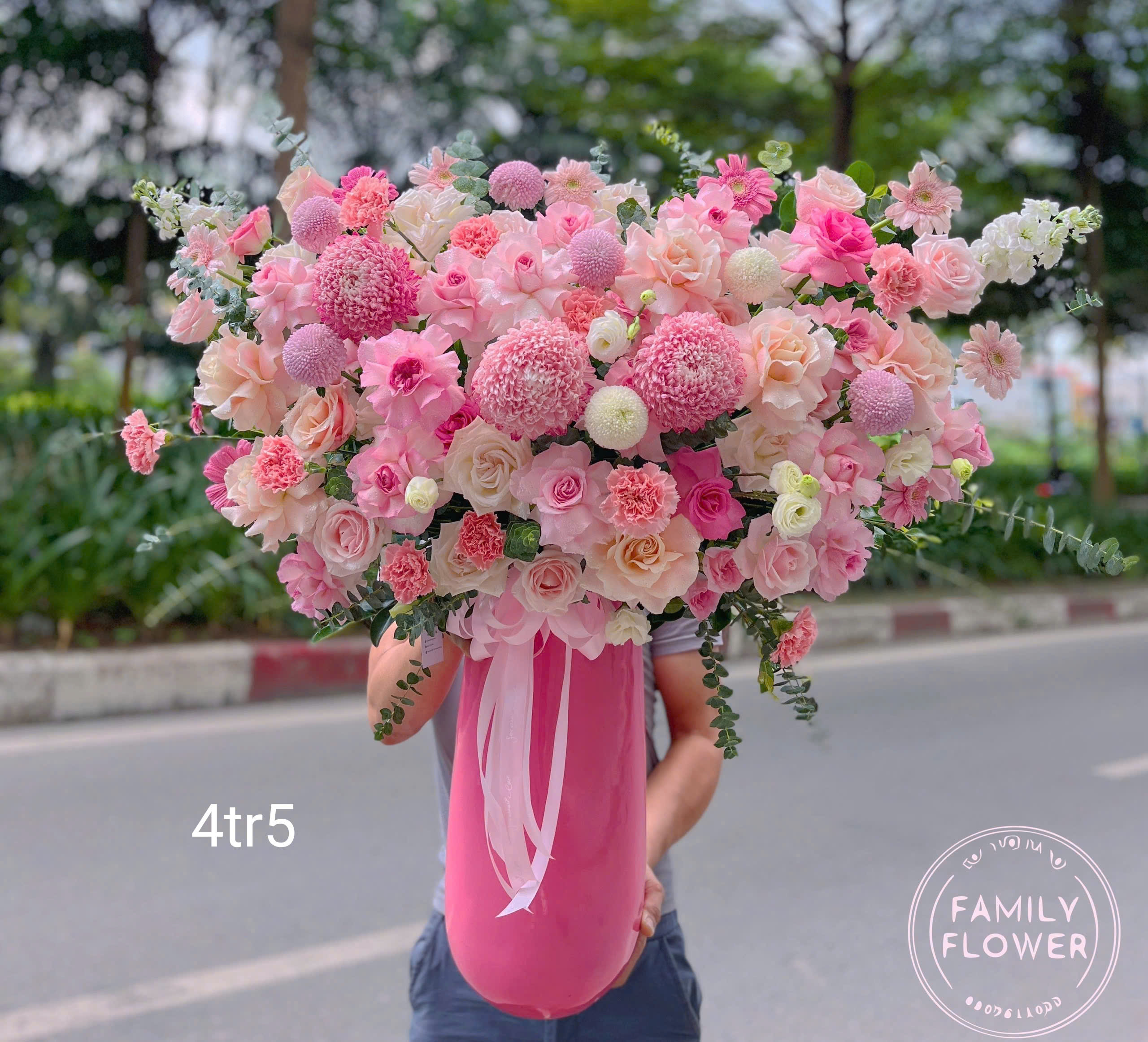 Gợi ý những mẫu bình hoa sang trọng tặng chúc mừng sếp, mẹ, vợ,... nhân ngày 8/3 tại Hà Nội ! Bình hoa tươi Hà Nội ! Hoa tươi tại nhà Family Flower