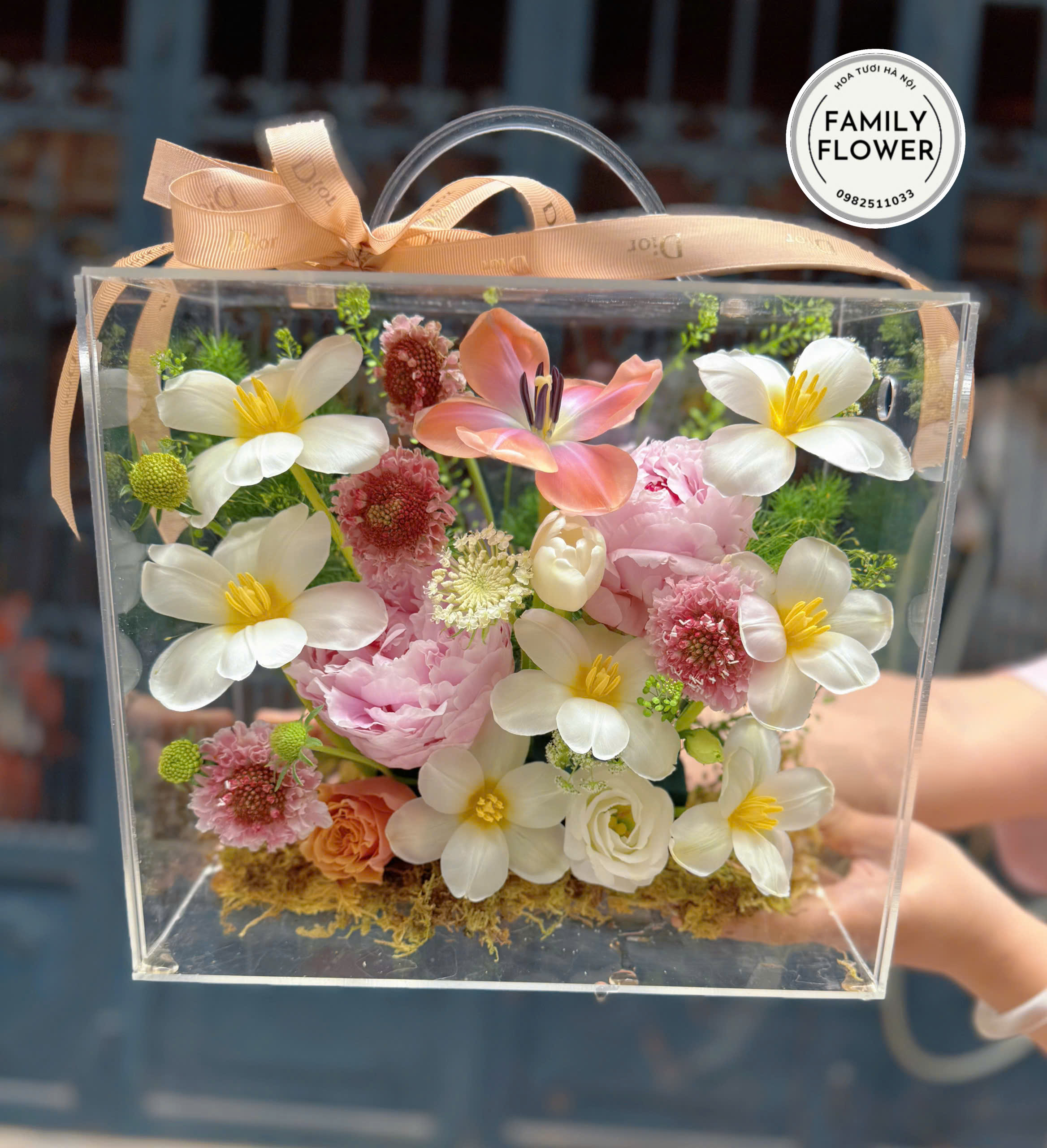Vali hoa tulip tặng chúc mừng sinh nhật Hà Nội