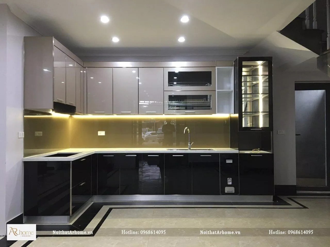 tu-bep-nhom-kinh-hien-dai