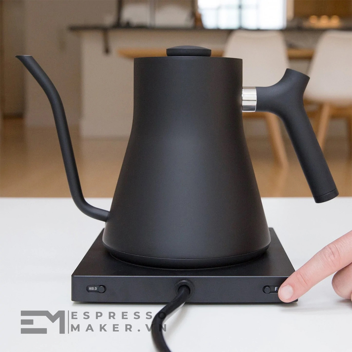 công tắc trên ấm Fellow Stagg EKG