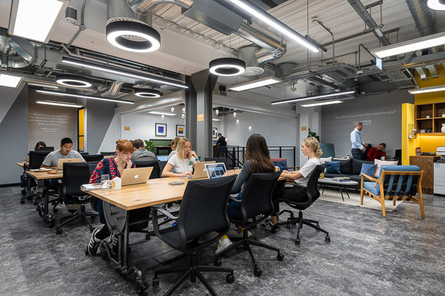 Bố Trí Nội Thất Văn Phòng Làm Việc Linh Hoạt