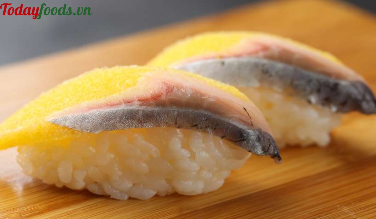 Sushi cá trích ép trứng