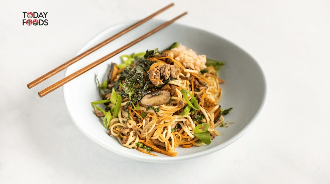 Chuẩn bị sợi mì Yakisoba tươi
