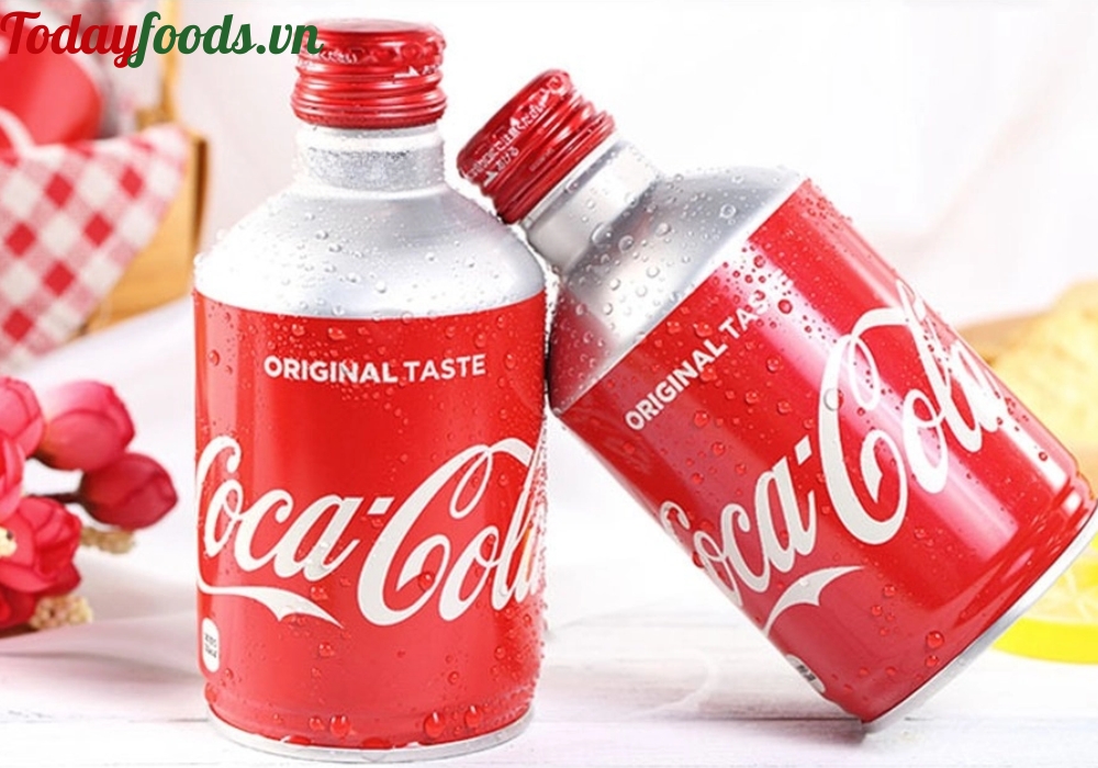 Coca Nhật nắp vặn 300ml nhập khẩu