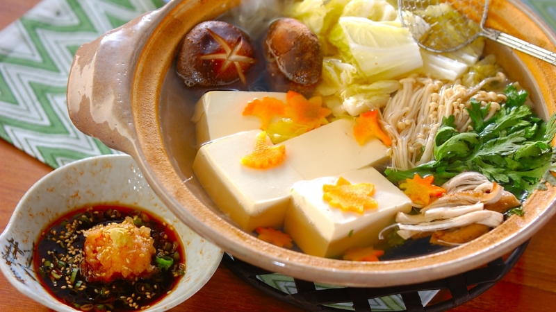 Lẩu Yudofu có thành phần chính là đậu phụ non