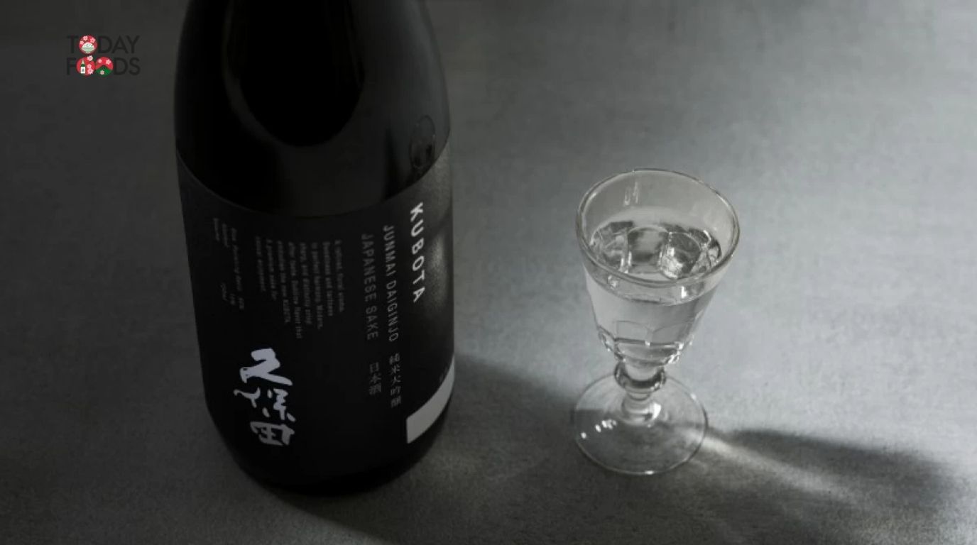 Màu Sắc Rượu Sake Kubota Junmai Daiginjo 15% 300ML