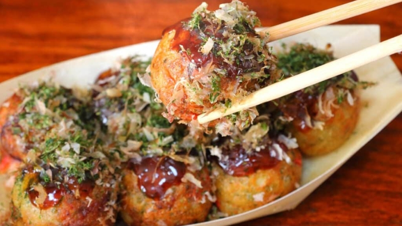 Takoyaki món ăn nổi tiếng khắp Nhật Bản