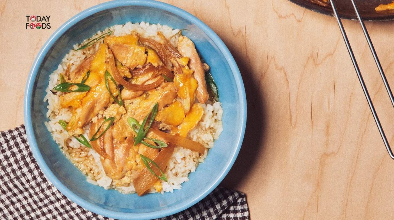 Oyakodon cơm gà và trứng kiểu Nhật
