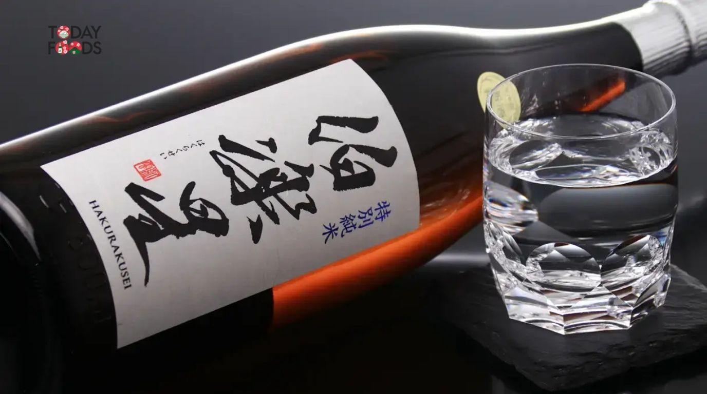 Review Rượu Sake Hakurakusei Tokubetsu Junmai 15% 720ML