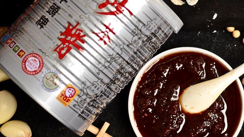 Tương Sacha có màu nâu đỏ