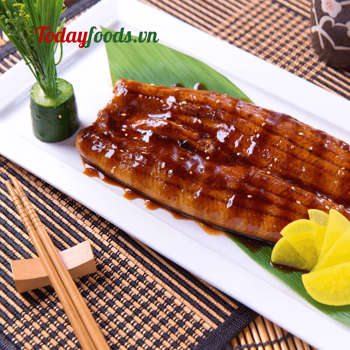 Unagi - lươn nướng Nhật được phủ lớp nước sốt mặn ngọt, óng ánh vàng nâu hấp dẫn
