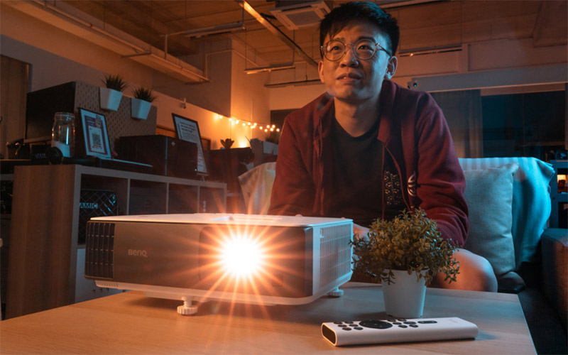 Máy chiếu 4K BenQ TK700STi lắp đặt